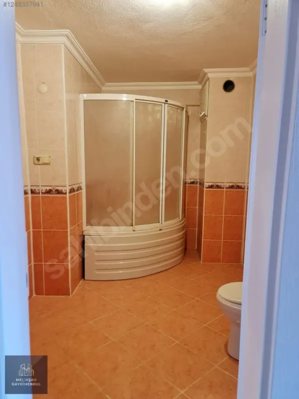 Hendek Merkezde 130m² Satılık 3+1 Daire, Kombi, Otopark — görsel 3