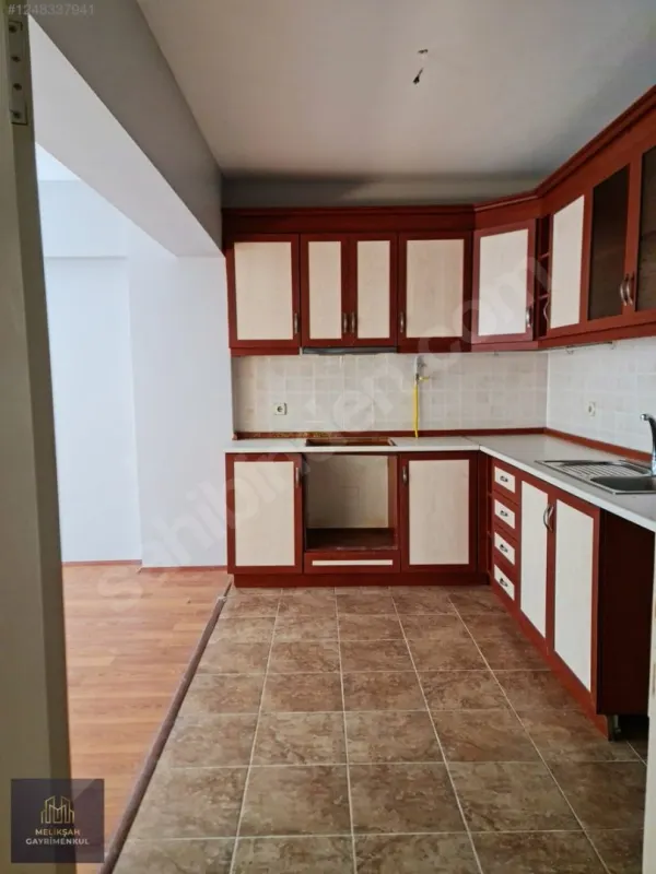 Hendek Merkezde 130m² Satılık 3+1 Daire, Kombi, Otopark — görsel 7