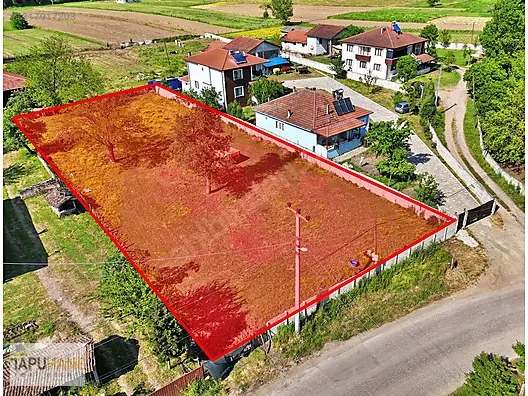 TAPUHANE'DEN KÖY MERKEZİNDE MUAZZAM KONUMDA SATILIK İMARLI ARSA